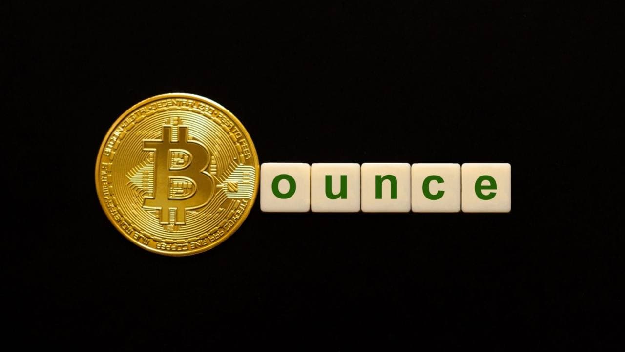 Bitcoin taastub pärast Föderaalreservi otsust toimunud krahhijärgsest langusest; likvideeriti 431 miljonit dollarit