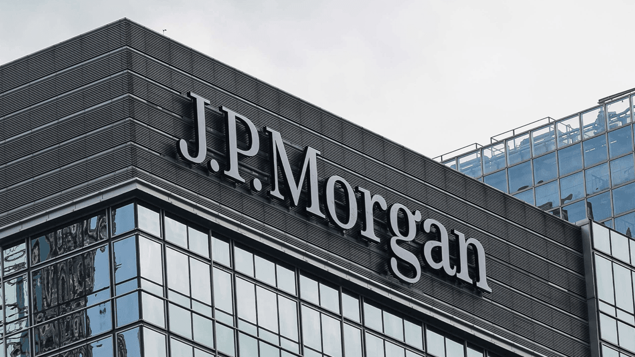 JPMorgan Strategist Respinge le Previsioni Catastrofiche su Debito e Tariffe degli Stati Uniti
