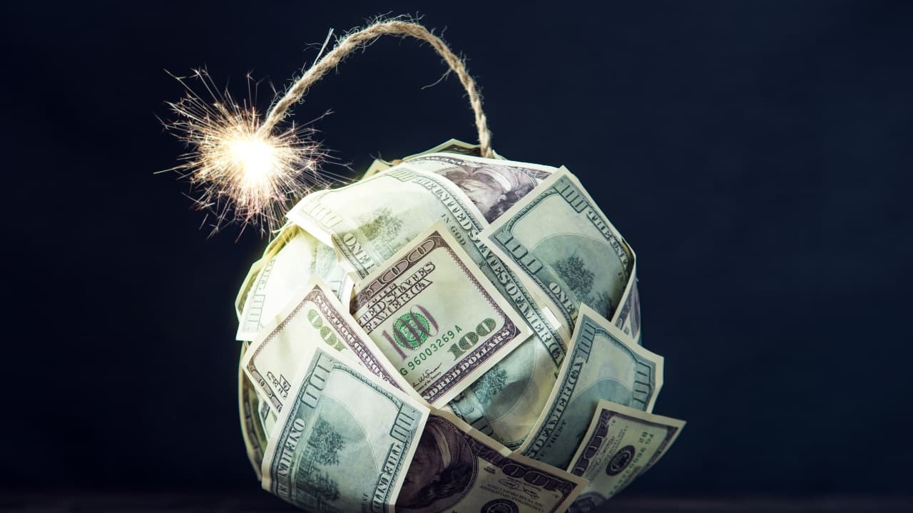 Ray Dalio adverte sobre uma explosão de dívida de $18 trilhões com 'disrupções dolorosas' à frente.