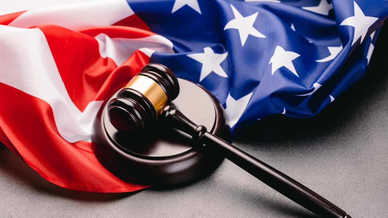 La Corte Suprema Rifiuta il Caso sulla Privacy delle Criptovalute, Conferma l'Accesso dell'IRS Senza Mandato