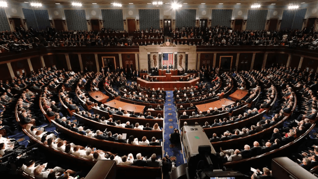 House keurt Clarity Act goed in verbluffende stemming van 294-134