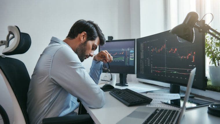 Digital tillgångskrasch: BTC, ETH och XRP leder $300B kryptoförsäljning