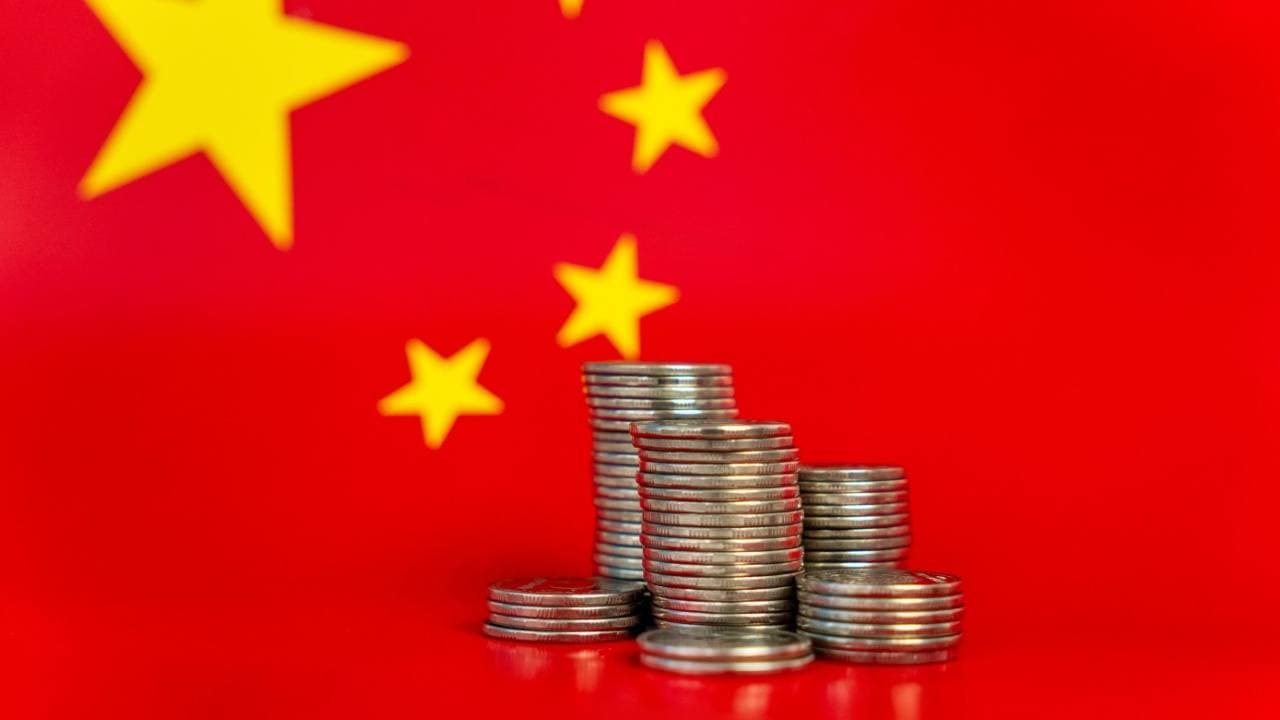 Ex-Chefe do PBOC Adverte que Stablecoins Podem Ameaçar a Estabilidade Financeira na China
