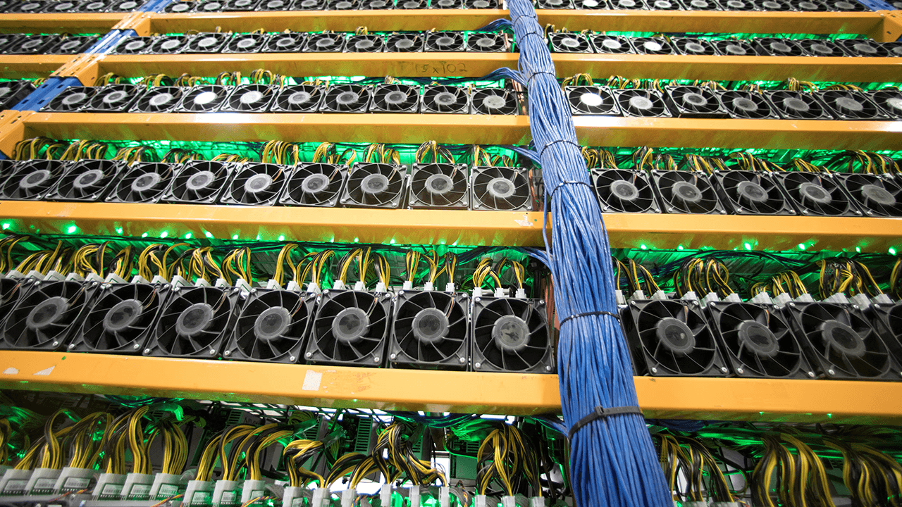 Bitcoin Miner Cleanspark Publie un Profit Record de 257M$, Confronte à un Différend Tarifaire de 185M$