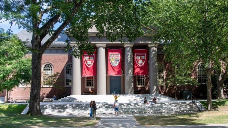 Harvard Professor en Voormalig Hoofdeconoom van het IMF Biedt Excuses aan voor Het Verkeerd Beoordelen van Bitcoin een Decennium Geleden