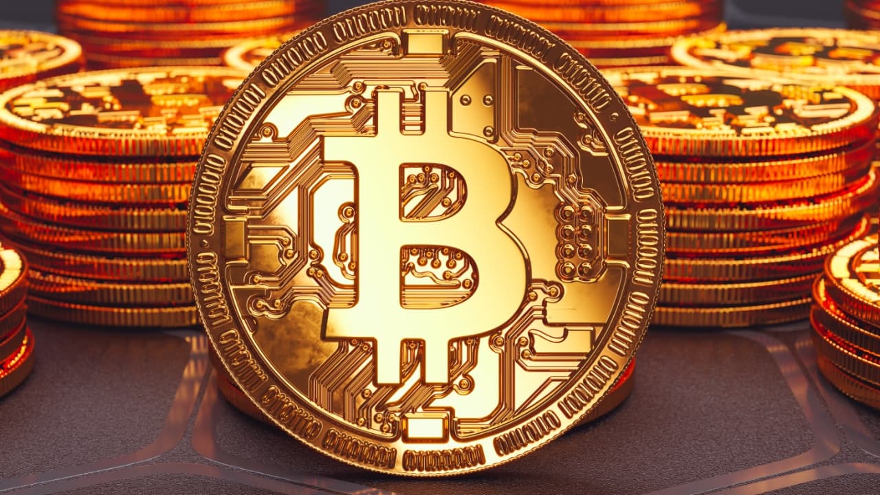 Michael Saylor selgitab 4 põhjust, miks MSTR kaupleb Bitcoini NAV-i preemiaga