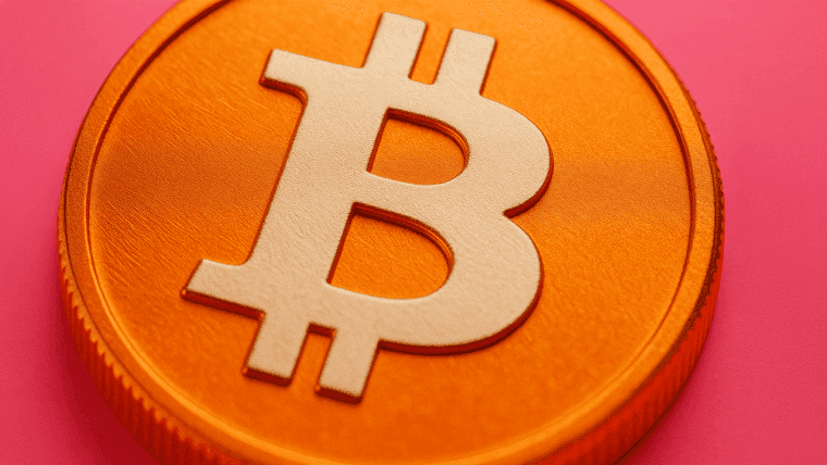 Les Géants Anciens du Bitcoin S'éveillent : Près de 700 BTC S'animent Après des Années de Silence