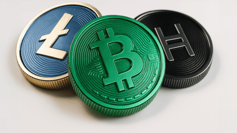 День подачи Trio: Grayscale продвигает BCH, LTC, HBAR к листингу на бирже