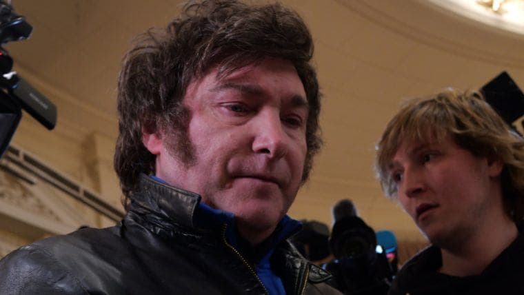 Argentinischer Peso stürzt nach Mileis Niederlage in Buenos Aires ab