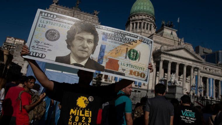 Milei presenta proyecto de ley para detener la emisión de dinero en el Congreso