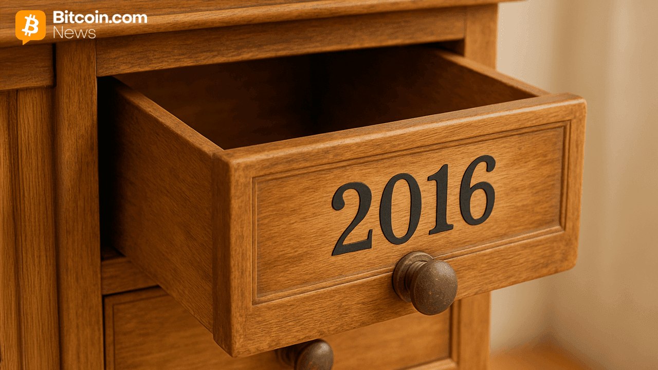 Stil sinds 2016, verplaatst vintage Bitcoin-portemonnee plotseling honderden munten.