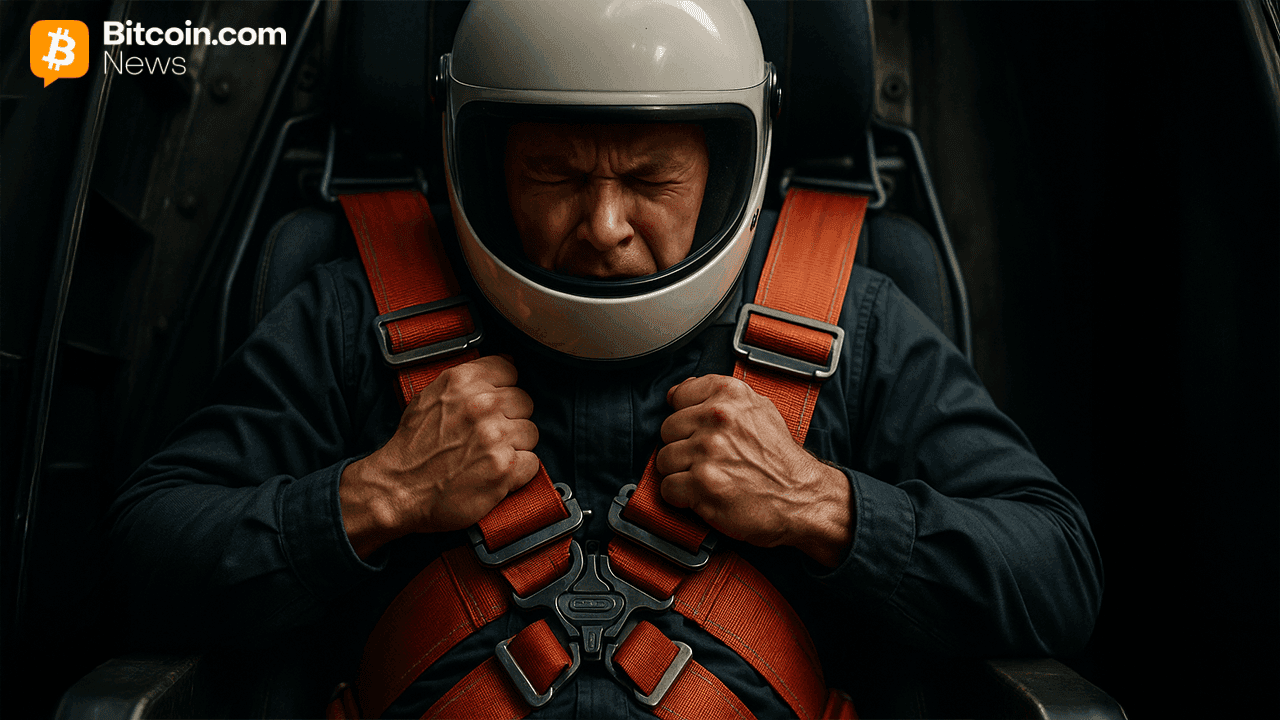 שולחים את עצמם לתחזיות—הרגיעה של ביטקוין בסוף השבוע מכסה פעולה כבדה בשוק הפיוצ'רים ועמדות אופציות גדולות