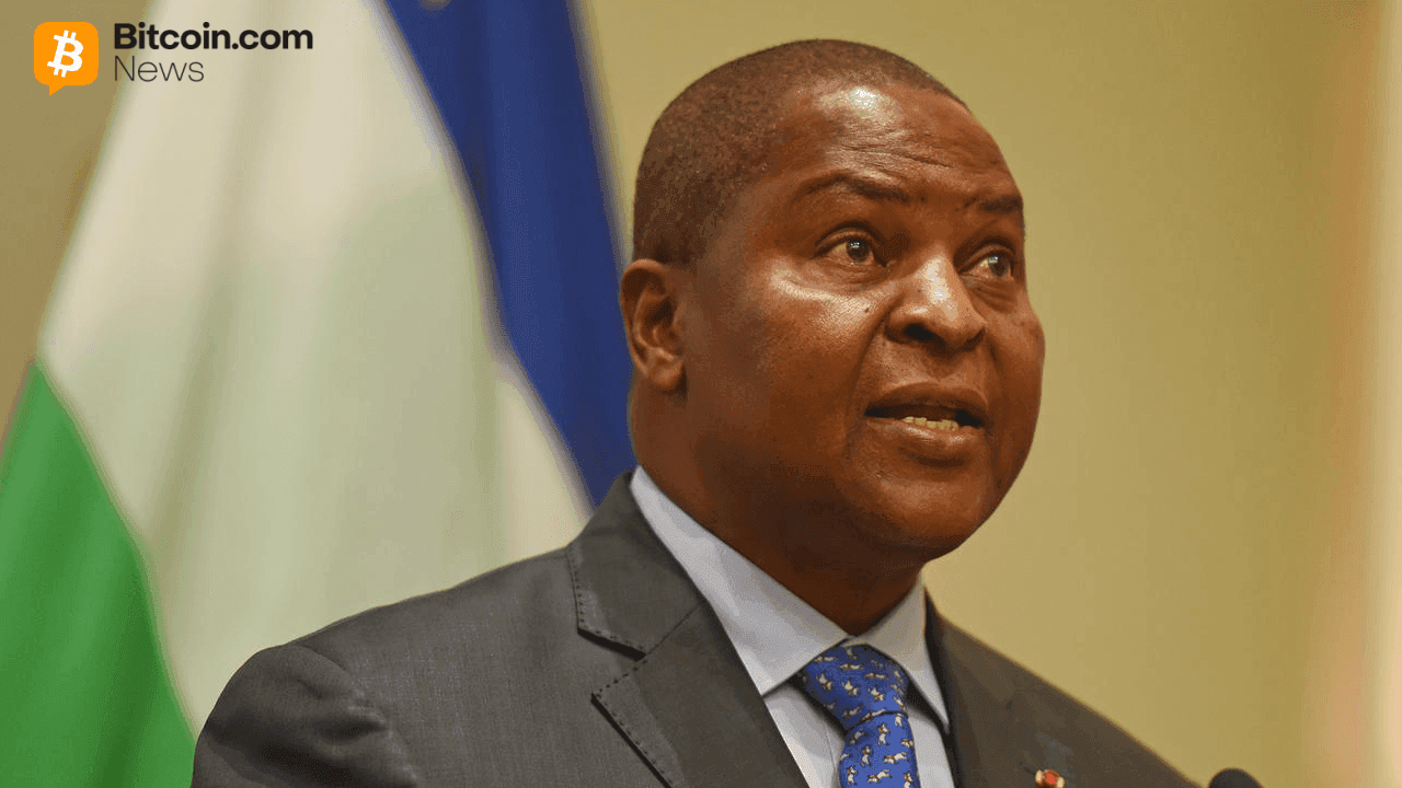 Report: Experimenty CAR s Bitcoinem až k Memecoinům ohrožují suverenitu před volbami