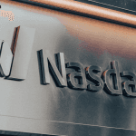 Nasdaq varuje bitcoinovou treasury firmu KindlyMD, protože akcie se drží pod $1.