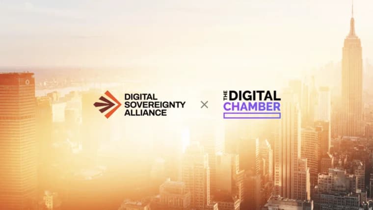 Stiúrann Adrian Wall ó DSA plé ar bhonneagar institiúideach ag Fóram Cóineasaithe an Digital Chamber