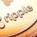Spoločnosť Ripple rozoberá pravidlá týkajúce sa stabilných mincí, zatiaľ čo inštitúcie posudzujú RLUSD