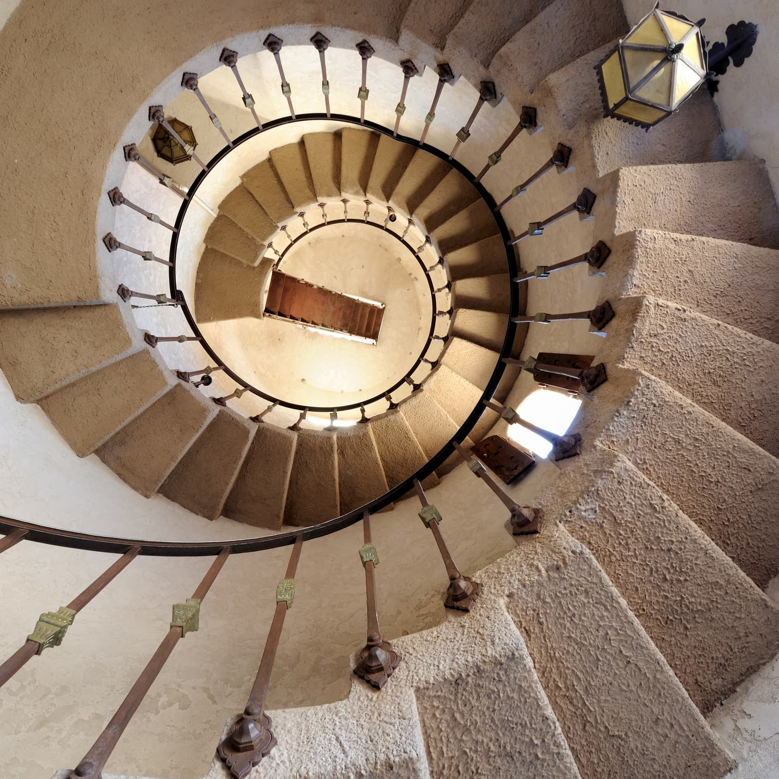 Chatter Report: Pompliano Praises Bitcoin Performance, Antonopoulos Says Death Spiral 'Unlikely'