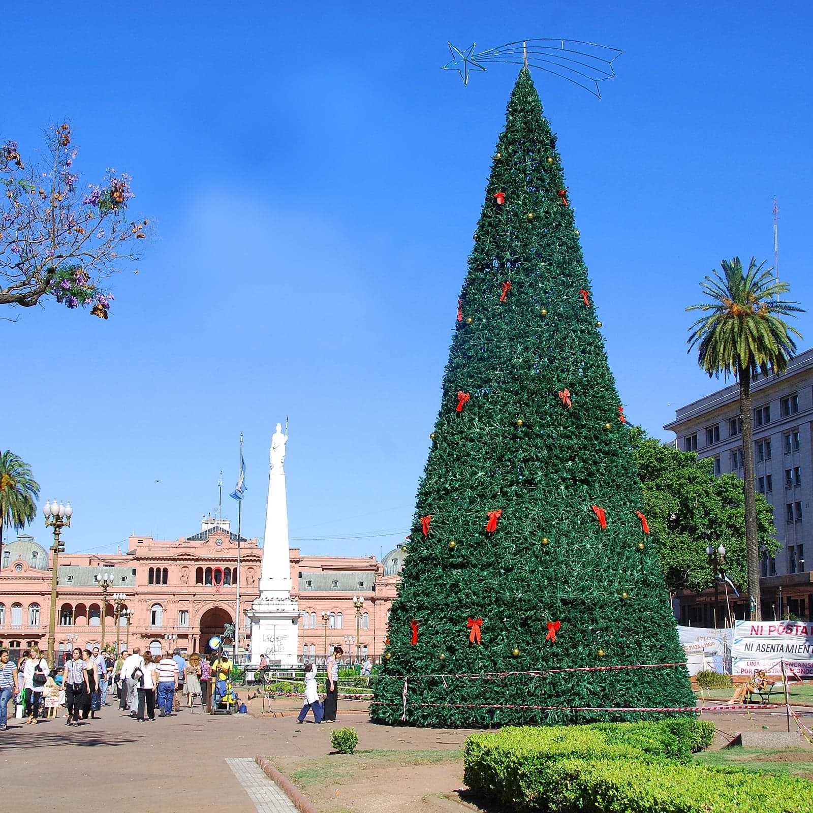 The Daily: Argentina Meets 2019 With New BATMs, Russia Budgets Millions to Block Sites