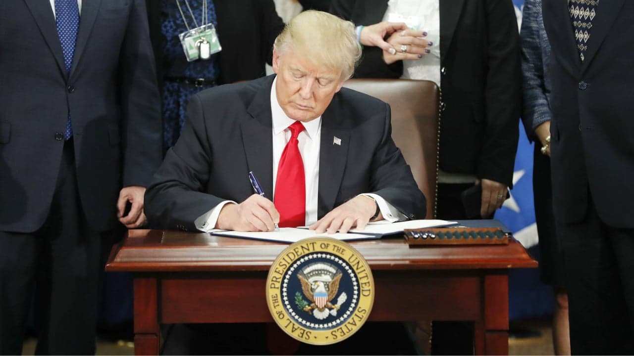 Trump Signs Deregulation Order to Boost US Economic Recovery