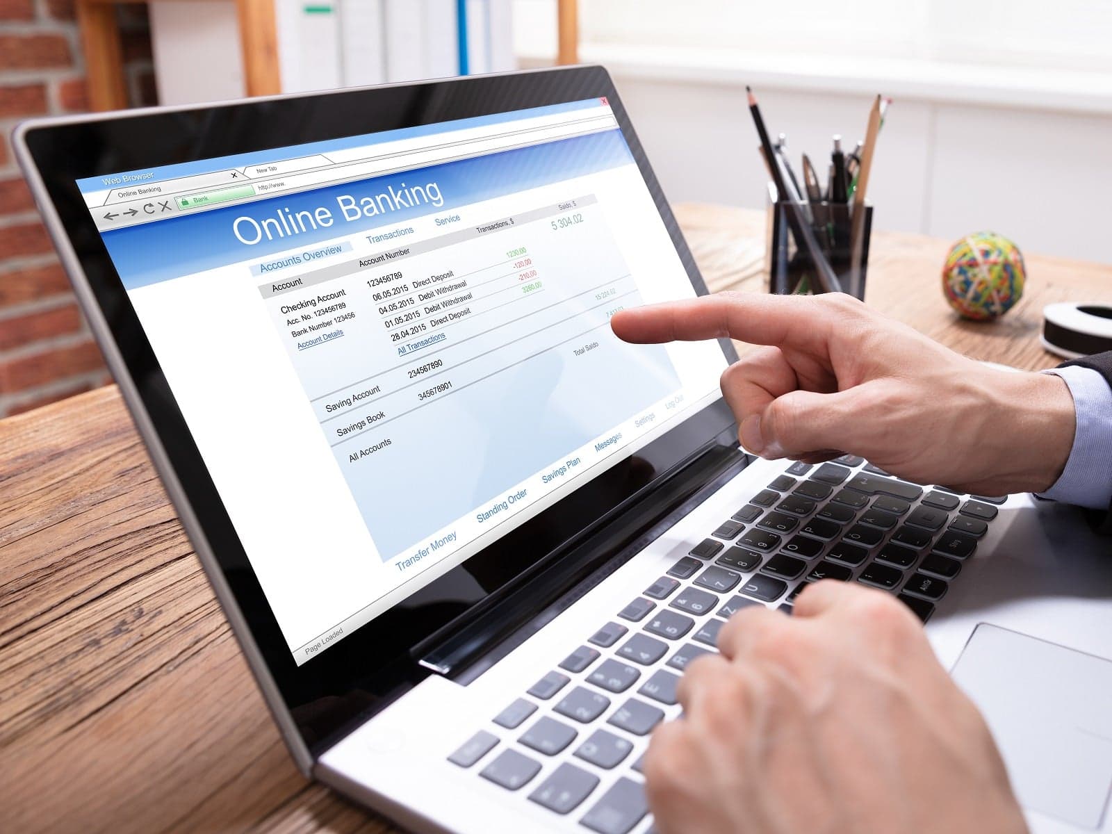 New Crypto-Friendly Banking and Payment Services Launch in the UK and Russia