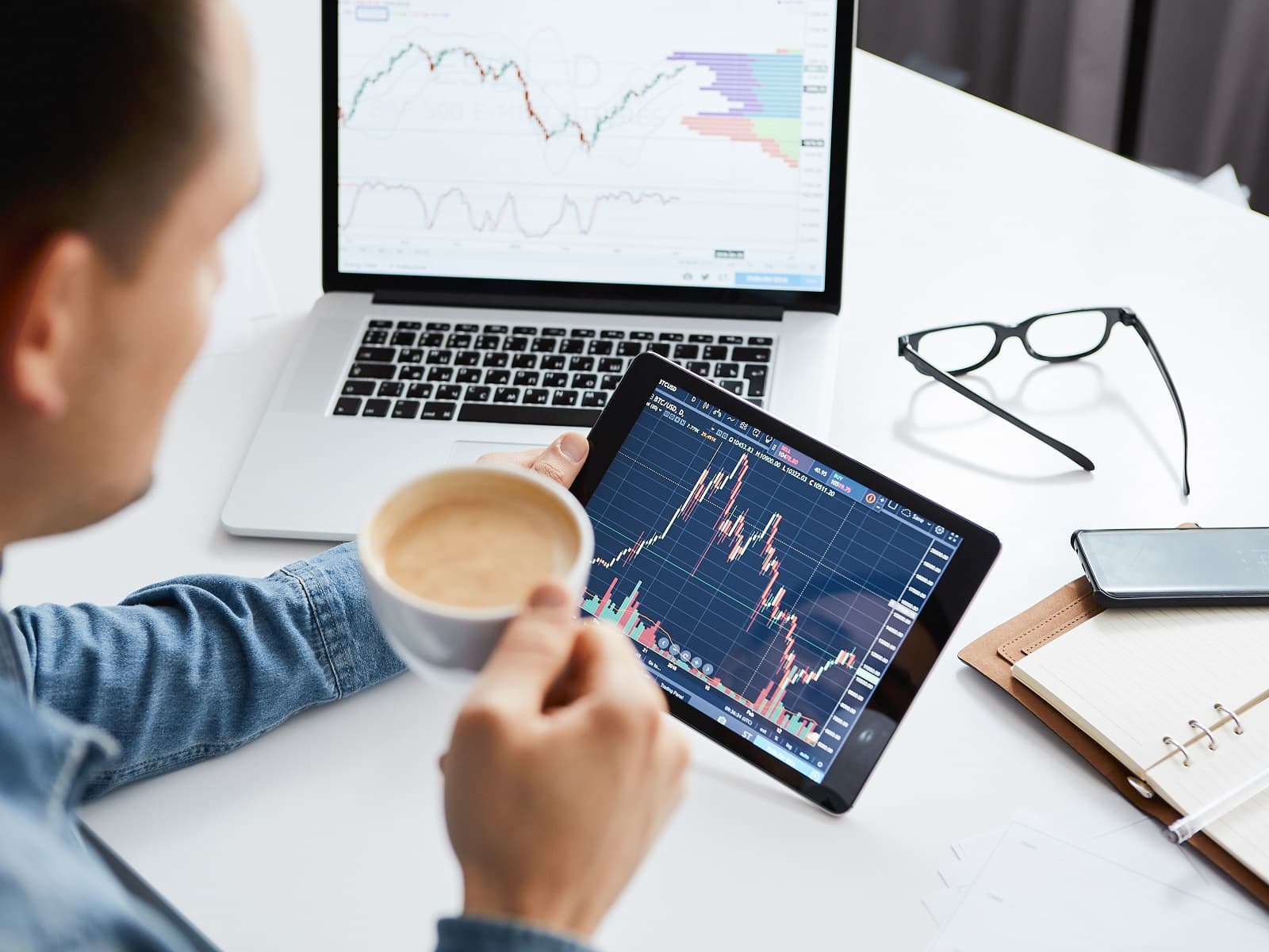 Crypto of the Day App Gauges Investor Sentiment and Market Trends