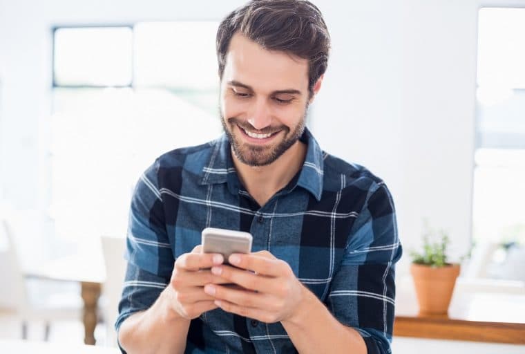 Smartphone Wallpaper Lets You Track the Price of Your Favorite Coins