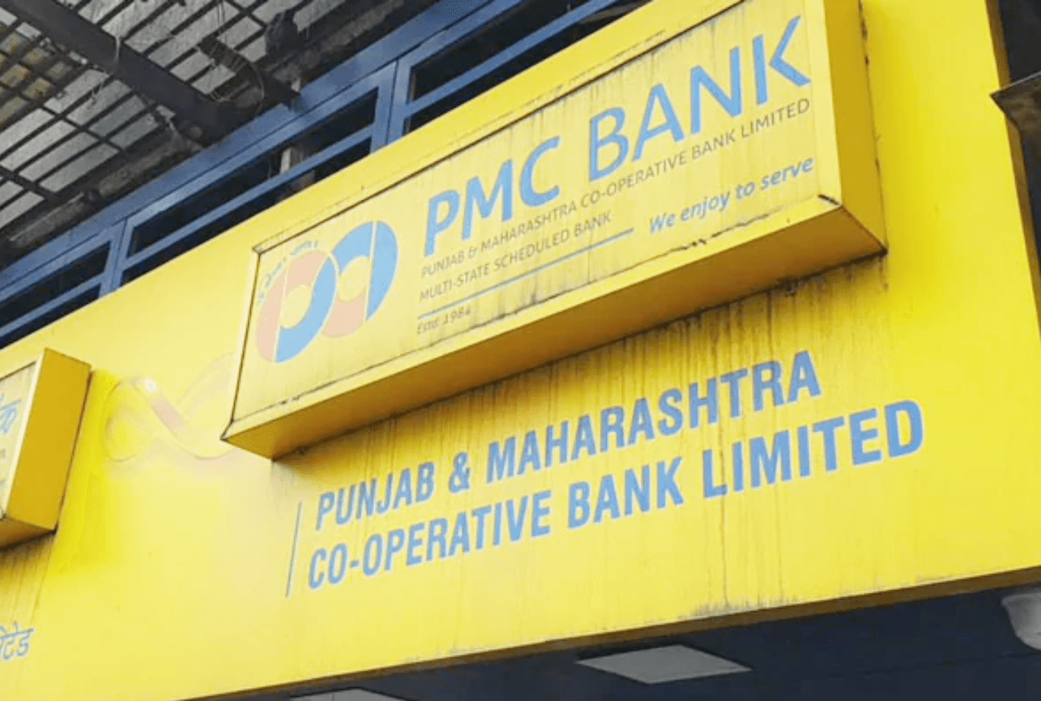 Panic at 137 Bank Branches as RBI Limits Withdrawals to ₹1,000