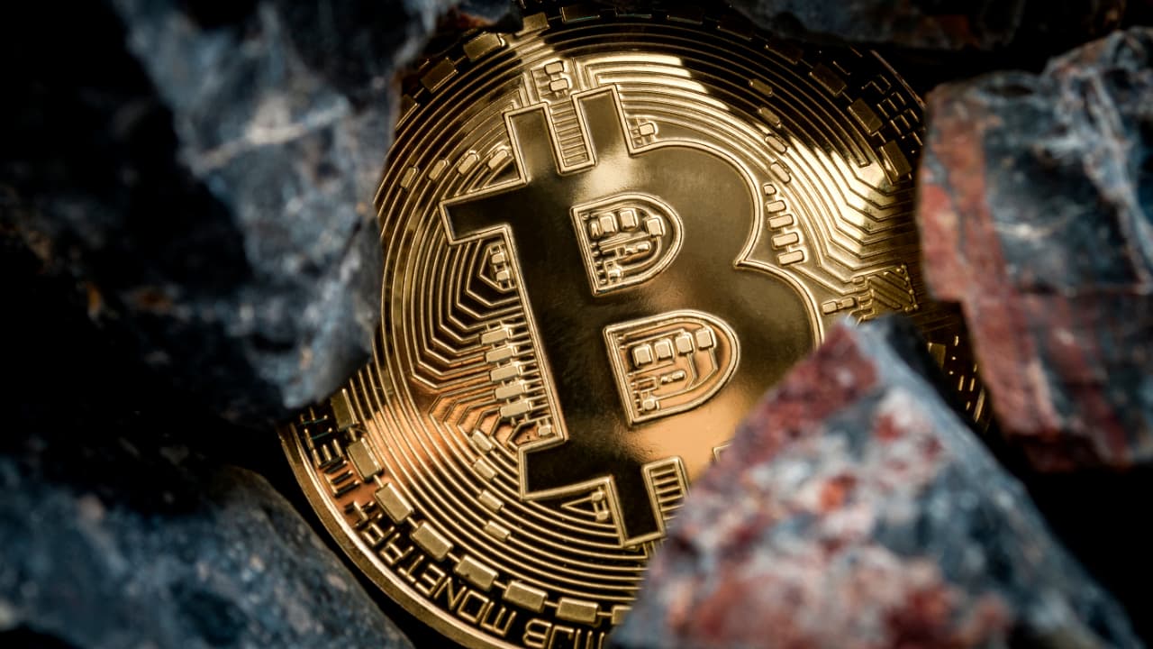 Venezuelan Army Starts Mining Bitcoin for 'Unblockable Income'