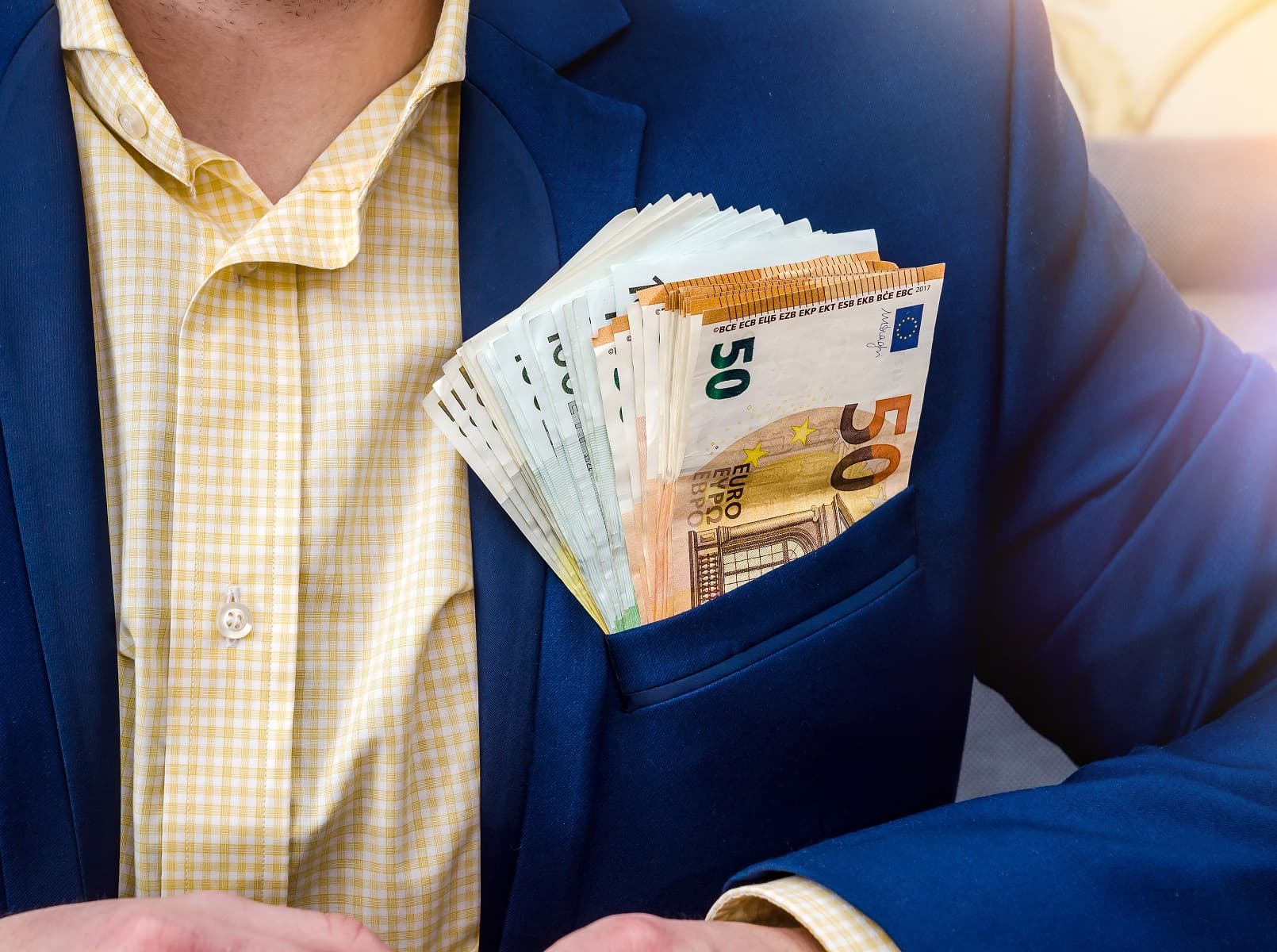 6 Bankers Accused of Earning €30M in Bonuses From German Fraud, Tax Lawyer Out on €4M Bail