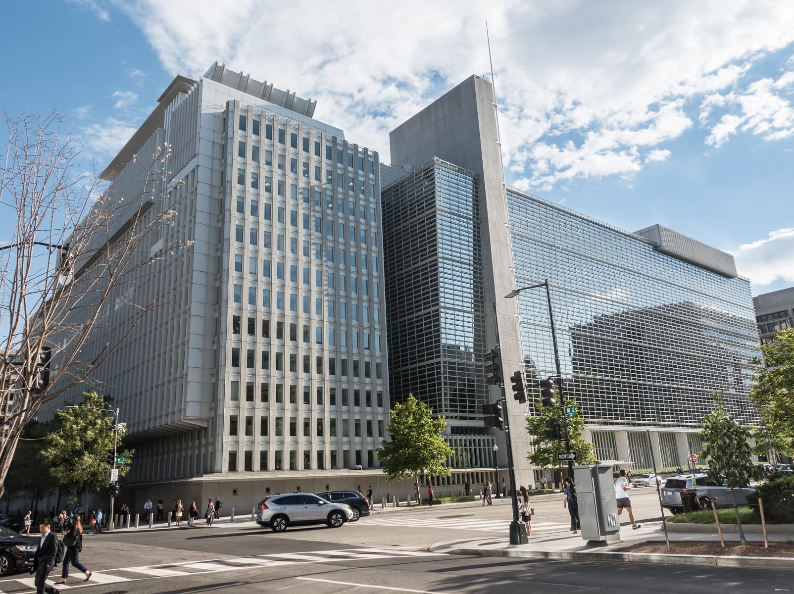 Low Interest Rates Provide Precarious Protection Against Crisis, World Bank Warns