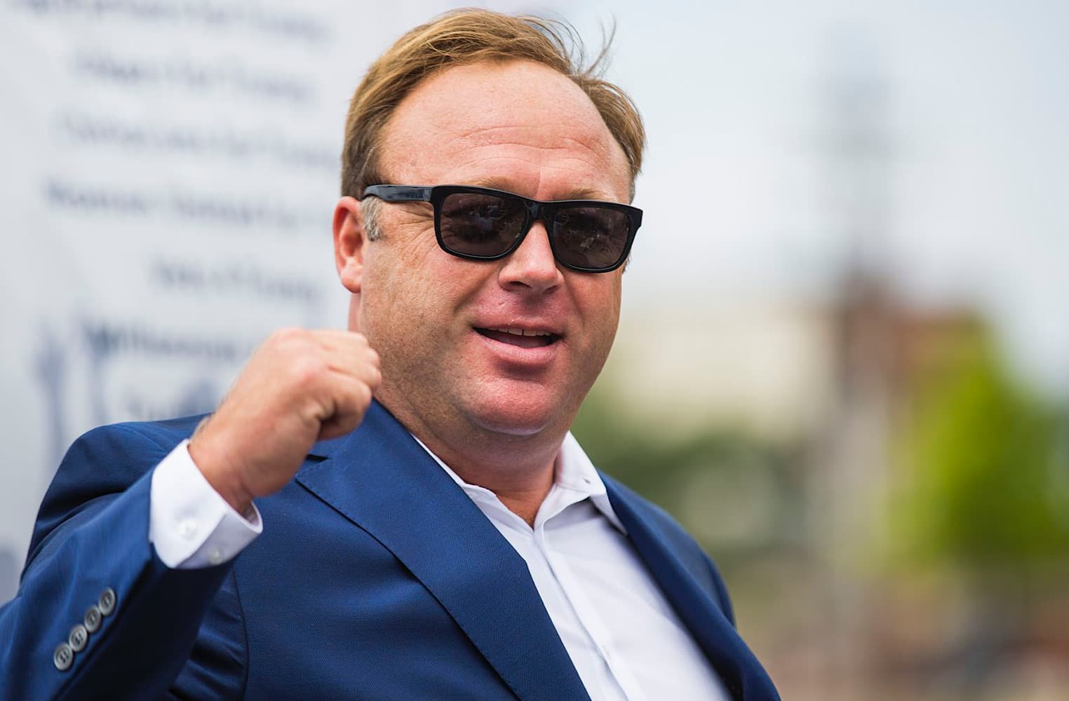 Max Keiser Predicts $400,000 BTC on Alex Jones Show, Jones Compares Bitcoin to ‘Power of Fire’ From the Gods