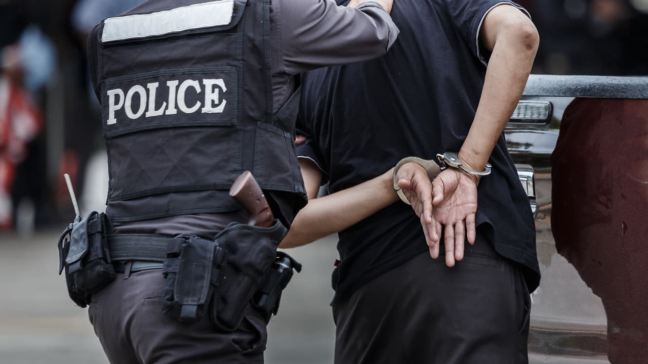 Federal Agents Arrest Suspected 17-Year-Old Twitter Hack 'Mastermind' in Florida