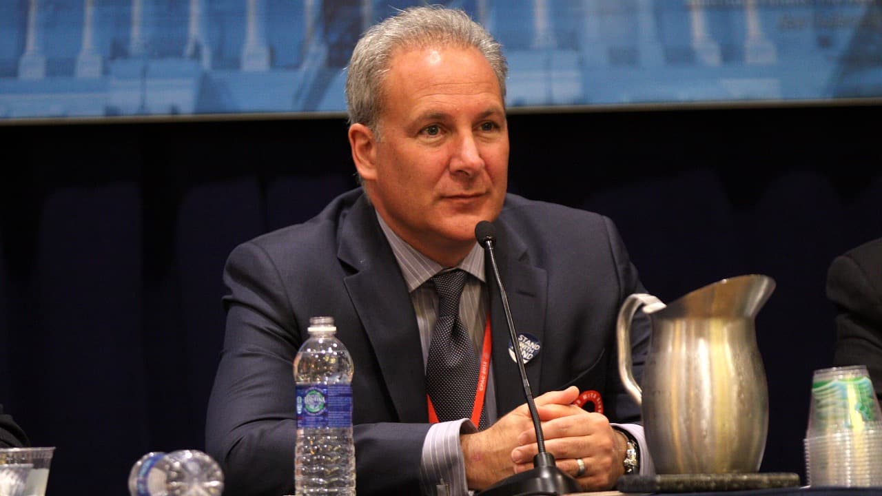 Peter Schiff Lays Into Grayscale and CNBC, Claims Conspiracy to Pump BTC Value