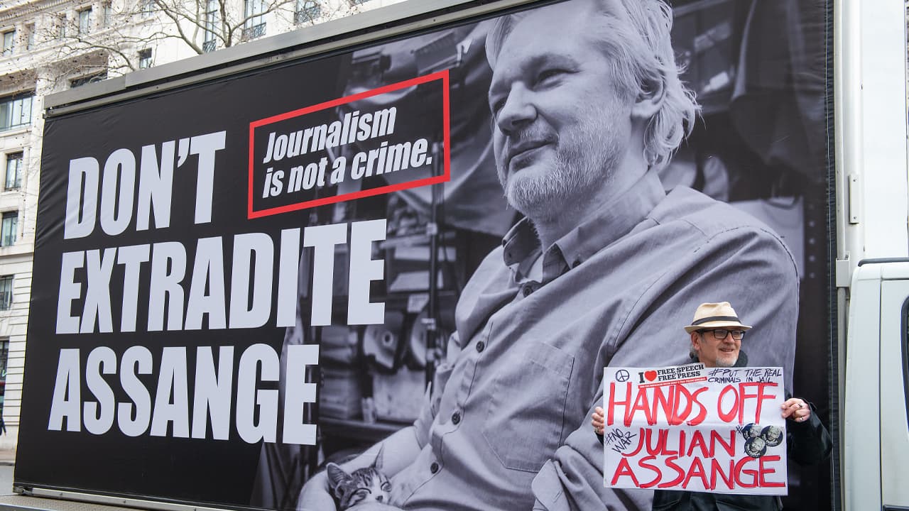 UK Judge Rejects US Extradition Requests for Julian Assange, Wikileaks Holds $800K in Crypto
