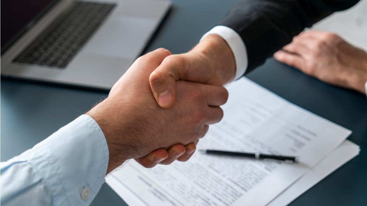 Russian Lawmakers Move to Allow Crypto Payments Under Contracts