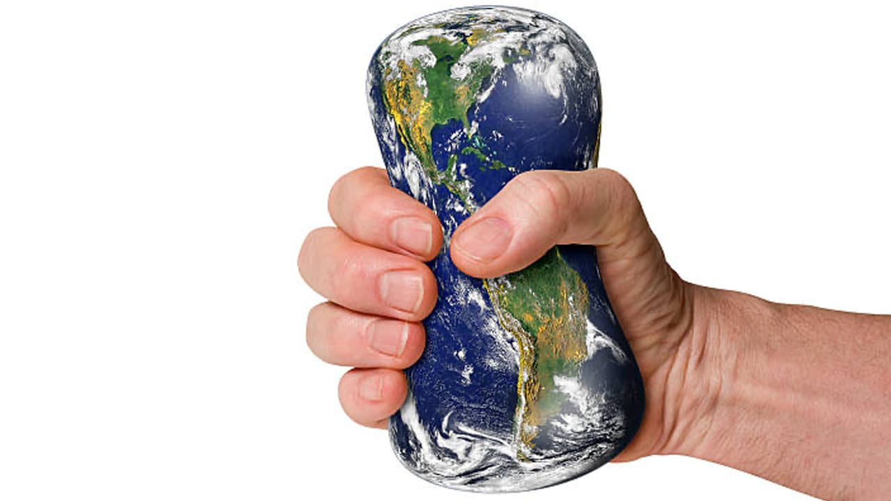 Data Shows Global Financial Conditions Tightest in 2 Years, Shaky Bond Markets Point to Long-Run Inflation