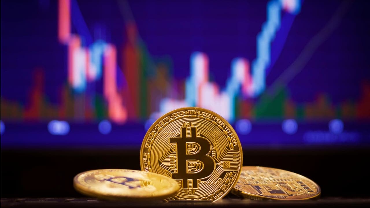 Bitcoin, Ethereum Technical Analysis: BTC Climbs Above $30,000 as Balenciaga Greenlights Crypto Payments