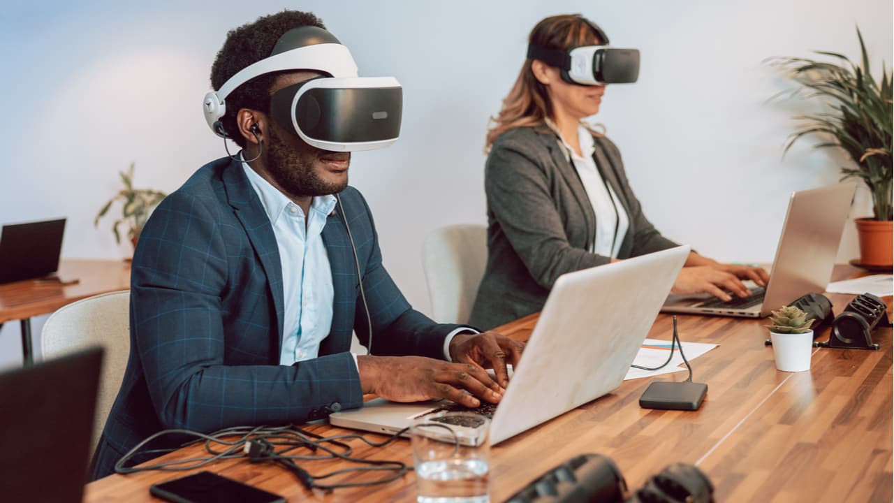 60% of Latam Professionals Open to Using Metaverse Tools at Work: Study