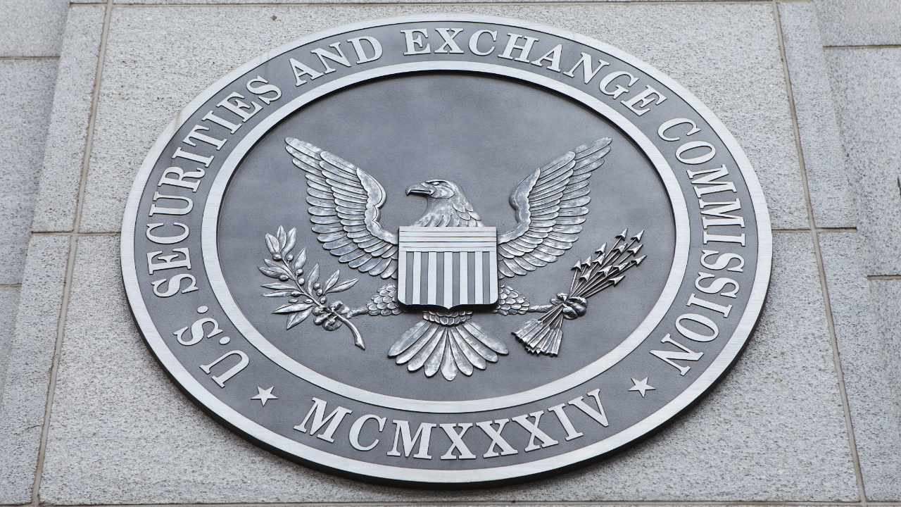 SEC Sees Surge in Spot Bitcoin ETF Securities Registrations as Approval Deadline Approaches