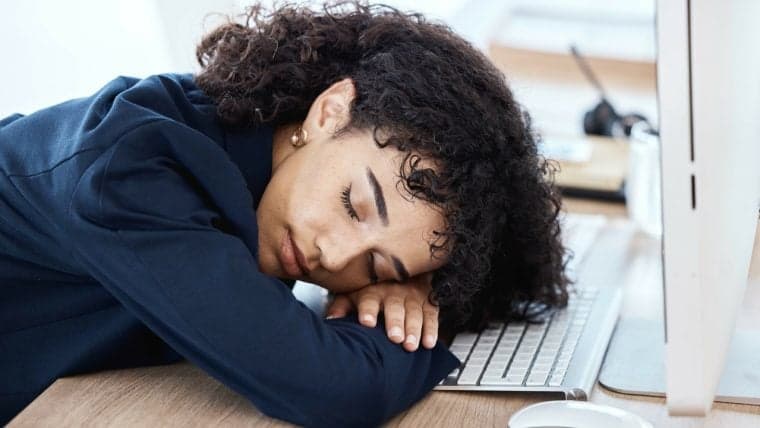 Bitcoin vola sopra i $52K, ma l'interesse pubblico mostra un calo, rivela Google Trends