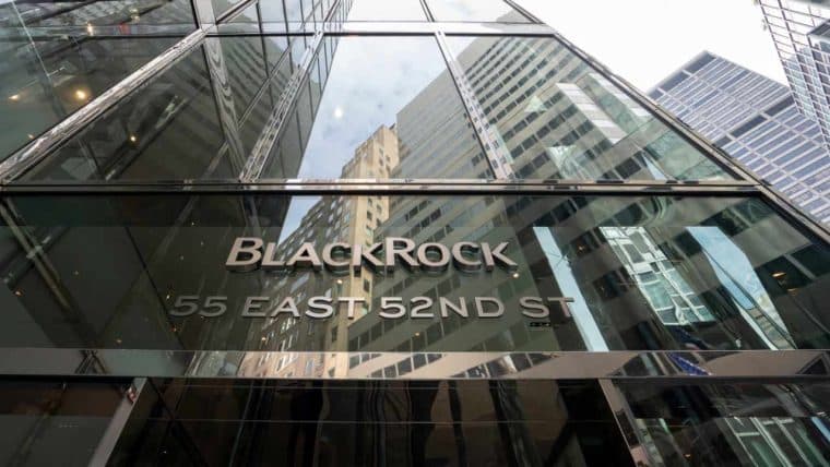 Bitcoin encabeza la prioridad de criptomonedas para clientes de Blackrock mientras las tenencias de IBIT alcanzan los 243K BTC
