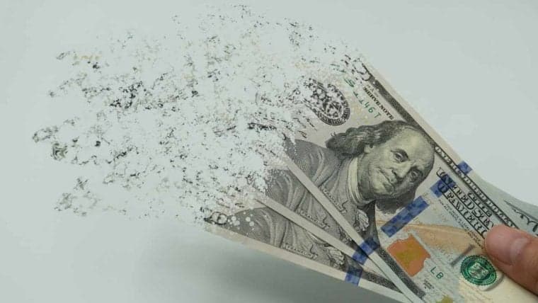 La CEO de Ark, Cathie Wood, ve a Bitcoin como un resguardo contra la devaluación de las monedas y regímenes autoritarios