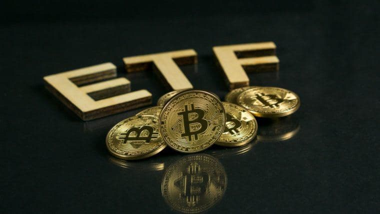 Los ETF de Bitcoin experimentan una salida récord de $680 millones en un solo día