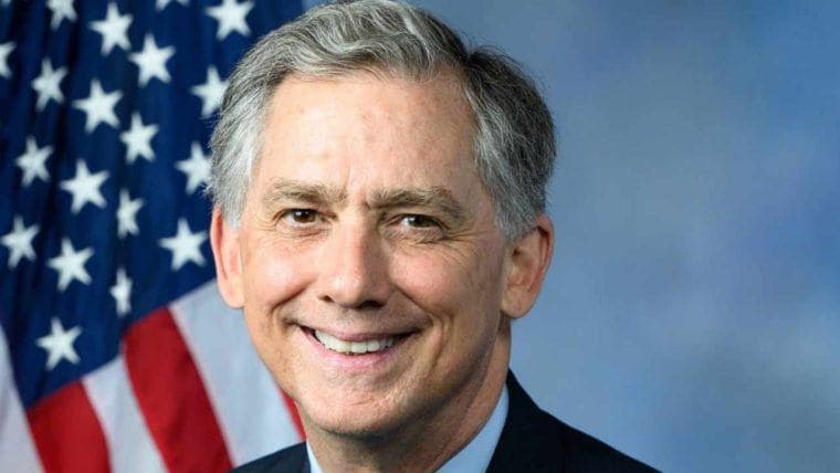 French Hill suggère une poussée de financement pour la réserve de Bitcoin