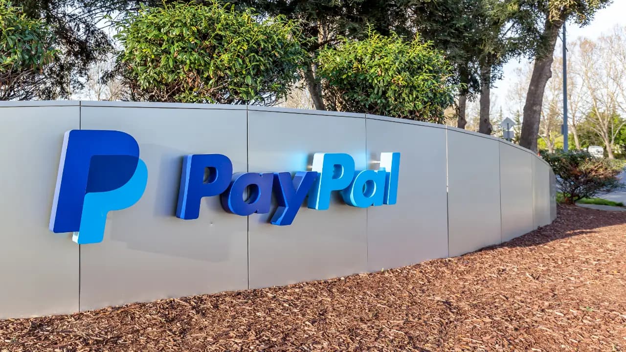 FV Bank intègre le stablecoin PYUSD de Paypal pour des transactions en temps réel