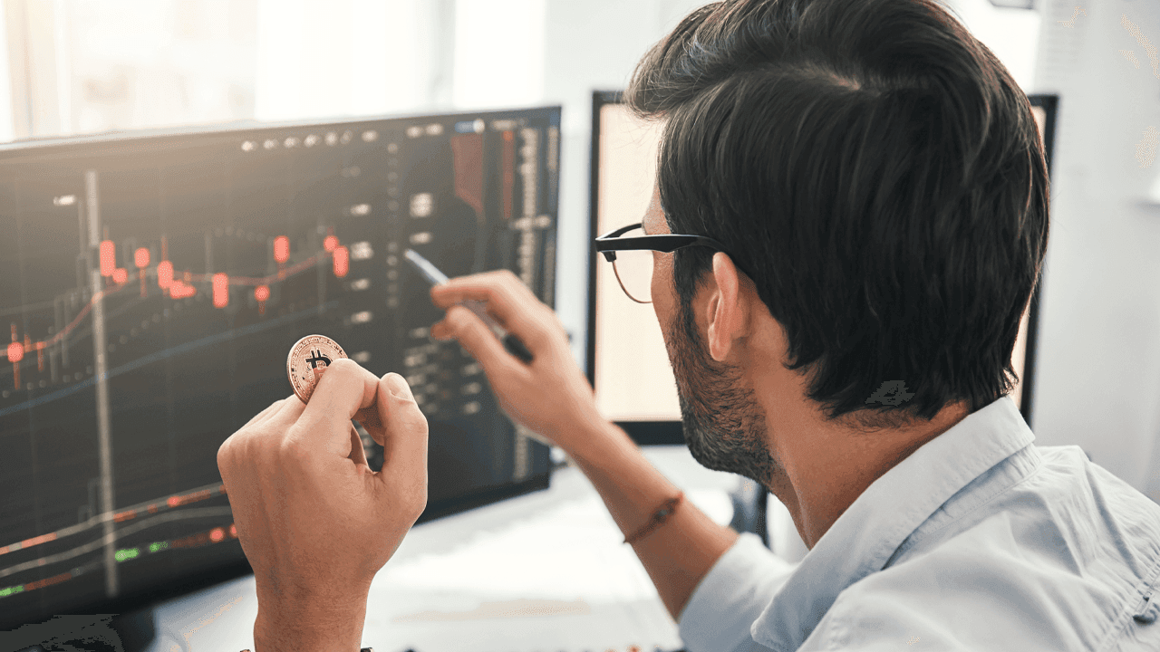 Bitcoin Price Analysis: Short-Term Pain or Long-Term Gain? Traders on Edge