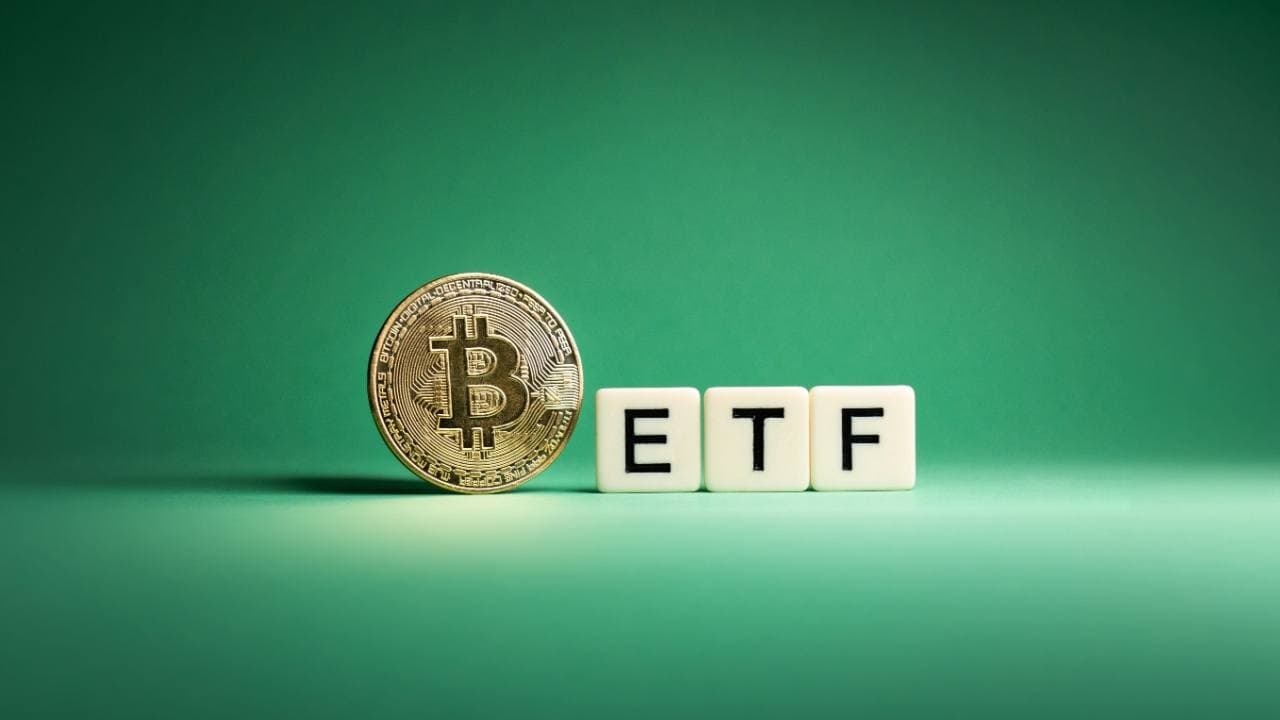 ETF Weekly Recap: Bitcoin ETFs See Consecutive Week of Outflows With $559 Million Exit