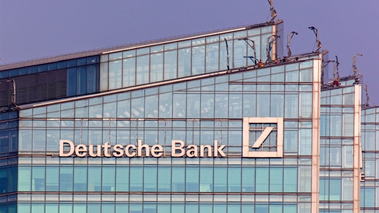 Deutsche Bank Warns of Significant De-Dollarization Risks Among US Allies