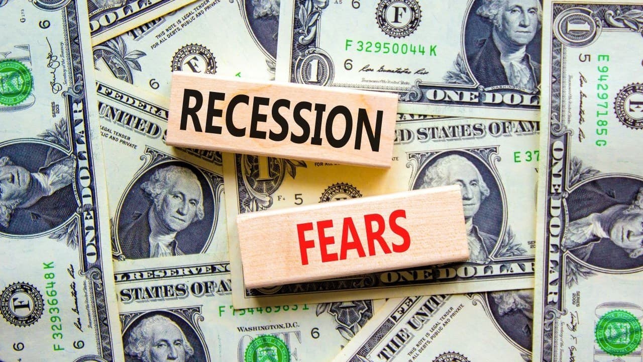 Bitcoin Surges Briefly as Experts Warn of a Possible Recession