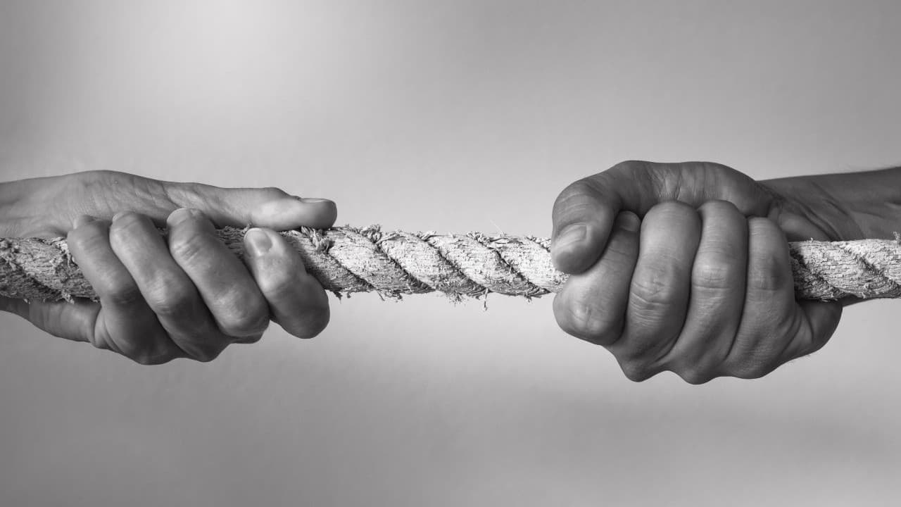 Bitcoin Slips Below $77K as Traders Digest Trump-Fueled Market Jitters